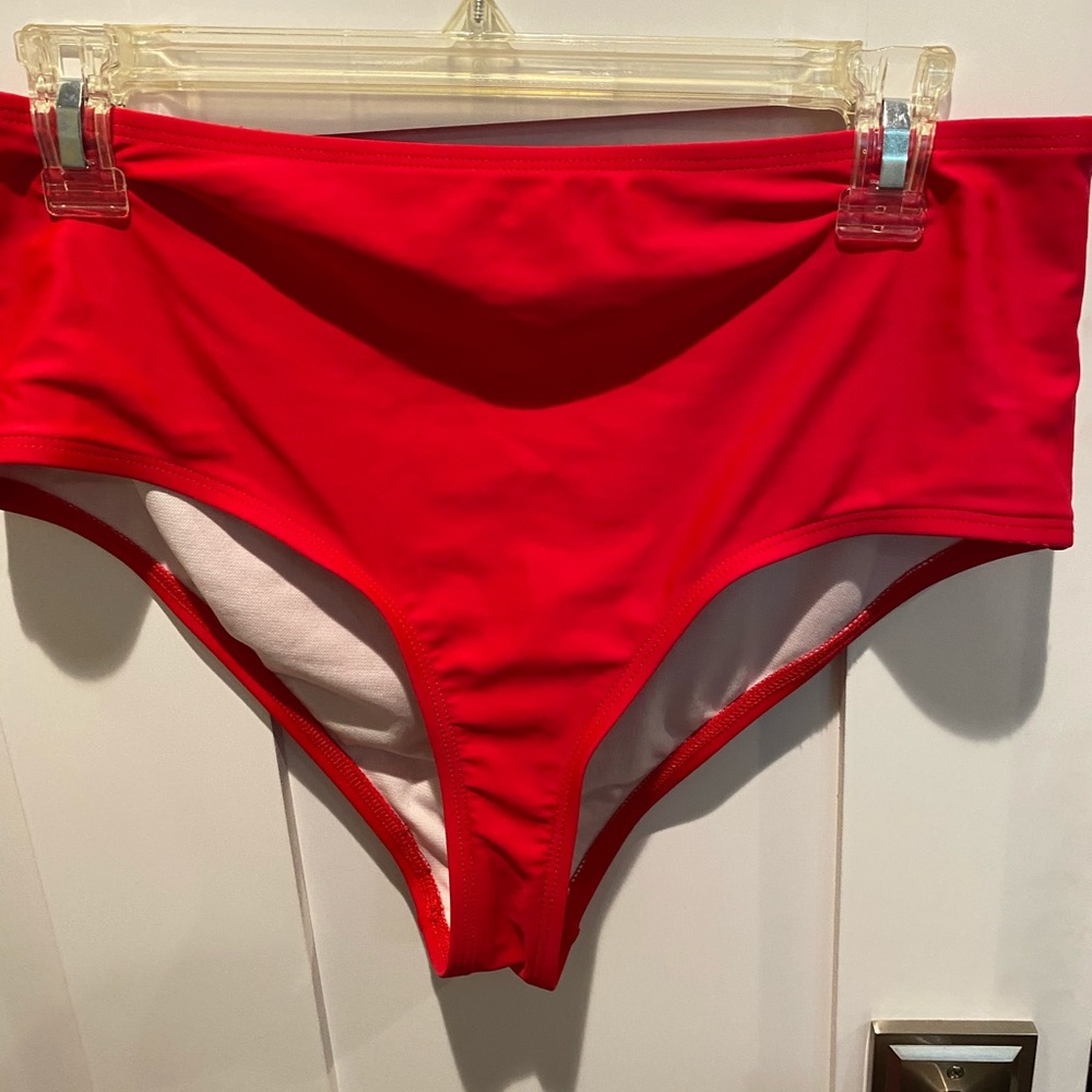 Red Bikini - Picture 3 of 5